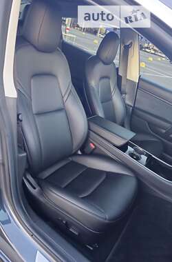 Седан Tesla Model 3 2020 в Киеве