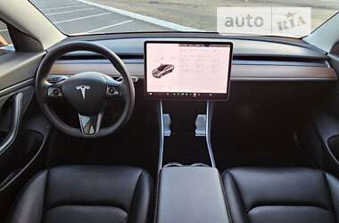 Седан Tesla Model 3 2020 в Киеве