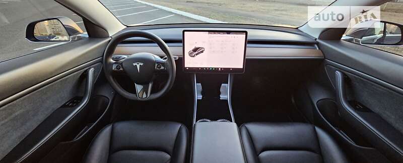 Седан Tesla Model 3 2020 в Києві
