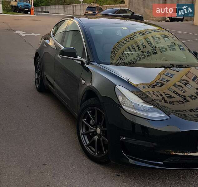 Седан Tesla Model 3 2018 в Киеве