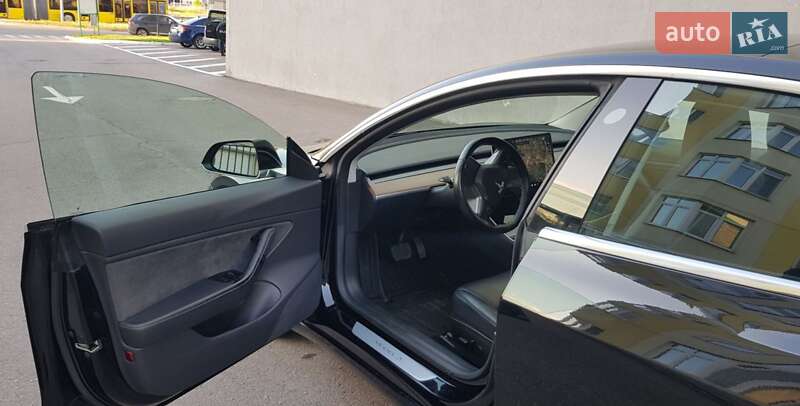 Седан Tesla Model 3 2018 в Киеве