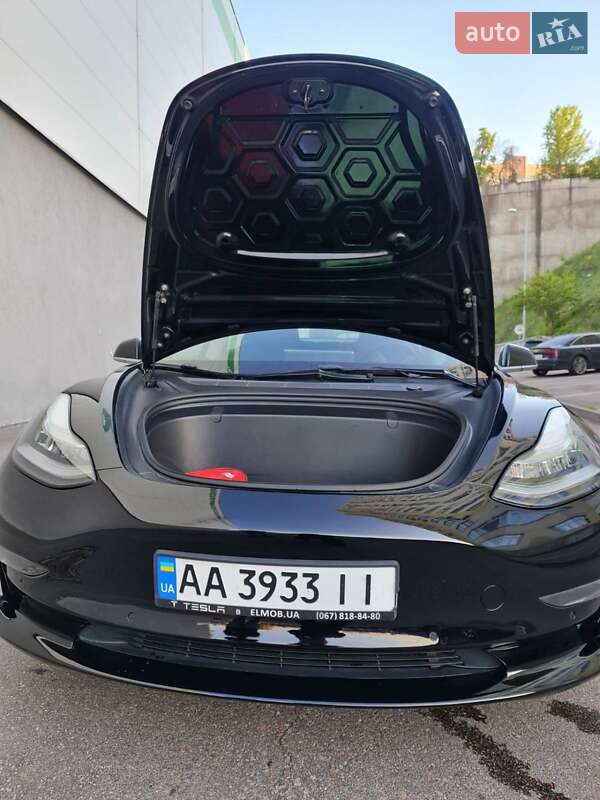 Седан Tesla Model 3 2018 в Киеве