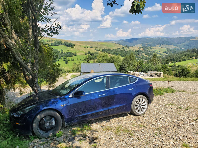 Седан Tesla Model 3 2018 в Львові