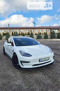 Седан Tesla Model 3 2021 в Дніпрі