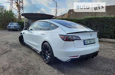 Седан Tesla Model 3 2021 в Дніпрі