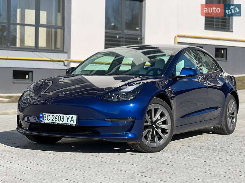 Седан Tesla Model 3 2022 в Львове