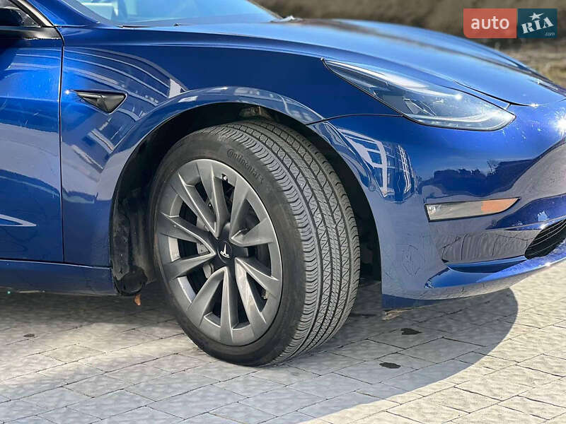 Седан Tesla Model 3 2022 в Львове