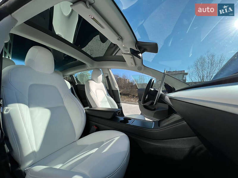 Седан Tesla Model 3 2022 в Львове