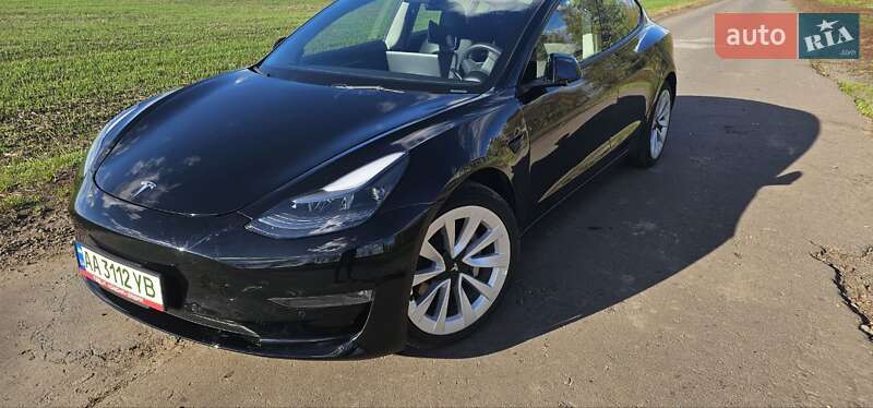 Седан Tesla Model 3 2022 в Киеве