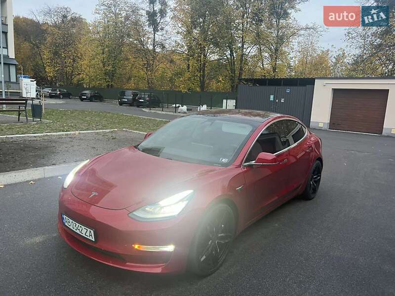 Седан Tesla Model 3 2018 в Вінниці