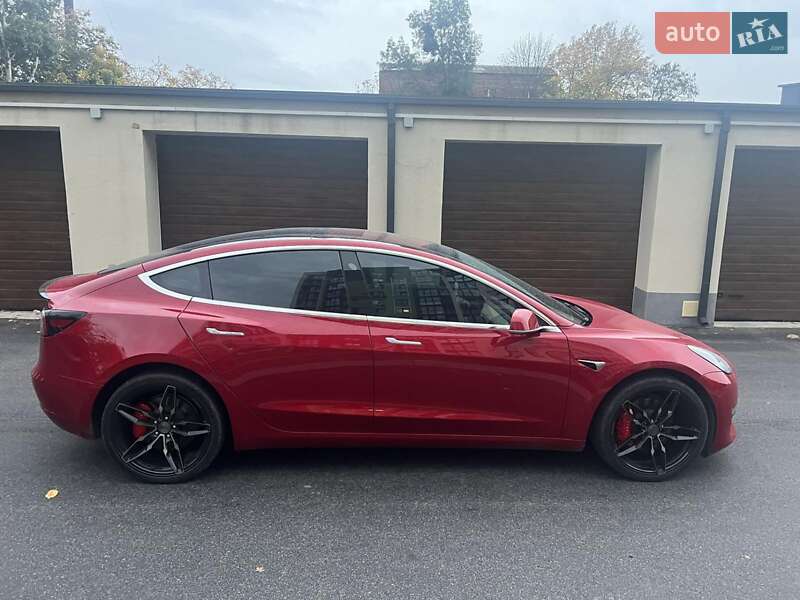 Седан Tesla Model 3 2018 в Вінниці