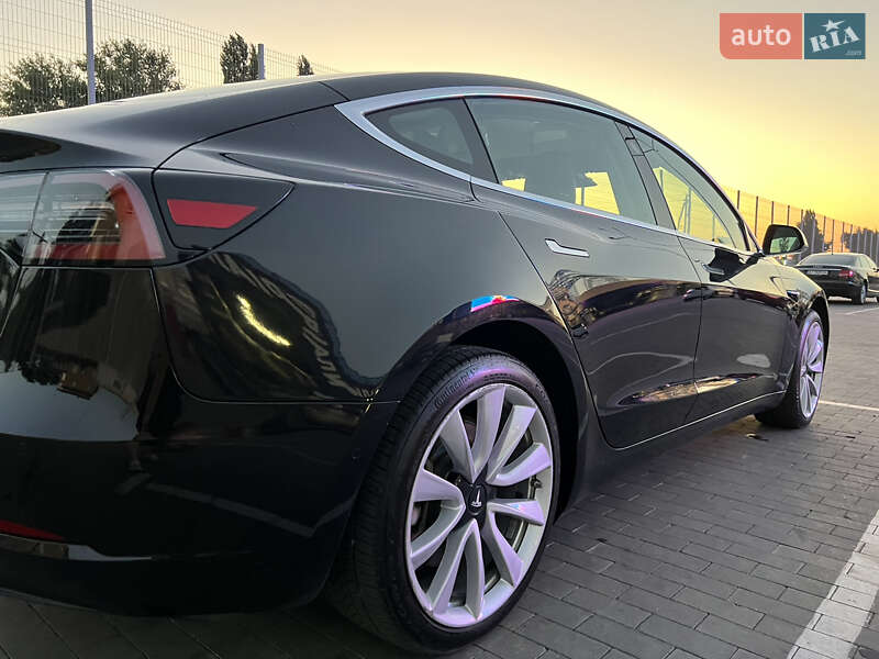 Седан Tesla Model 3 2018 в Первомайске