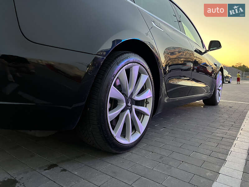 Седан Tesla Model 3 2018 в Первомайске