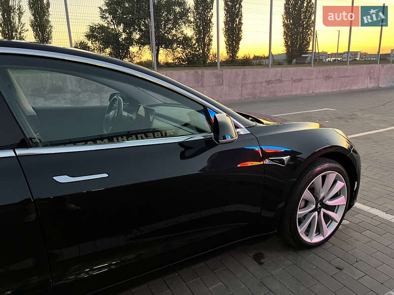 Седан Tesla Model 3 2018 в Первомайске