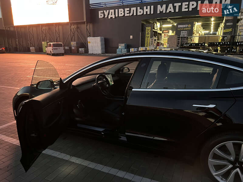 Седан Tesla Model 3 2018 в Первомайске