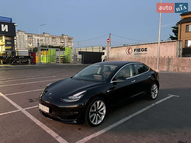 Седан Tesla Model 3 2018 в Первомайске