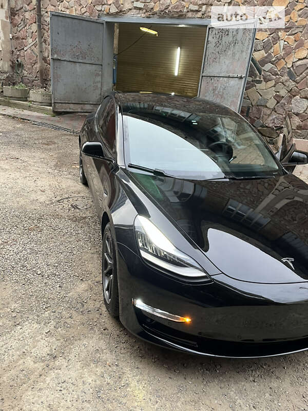 Седан Tesla Model 3 2020 в Івано-Франківську