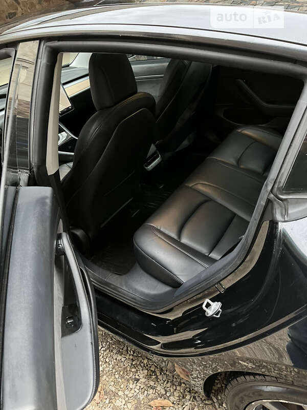 Седан Tesla Model 3 2020 в Івано-Франківську