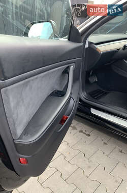 Седан Tesla Model 3 2019 в Калуше