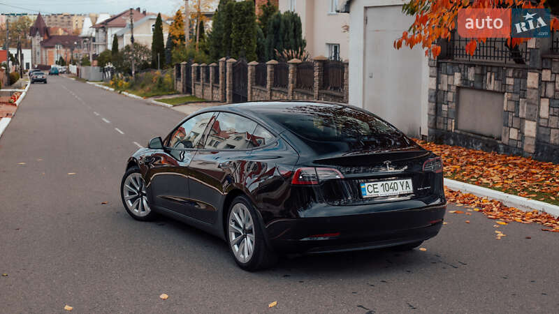 Седан Tesla Model 3 2022 в Чернівцях