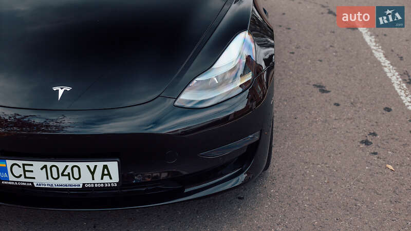 Седан Tesla Model 3 2022 в Чернівцях