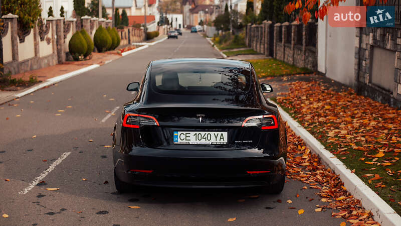 Седан Tesla Model 3 2022 в Чернівцях