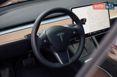 Седан Tesla Model 3 2022 в Чернівцях