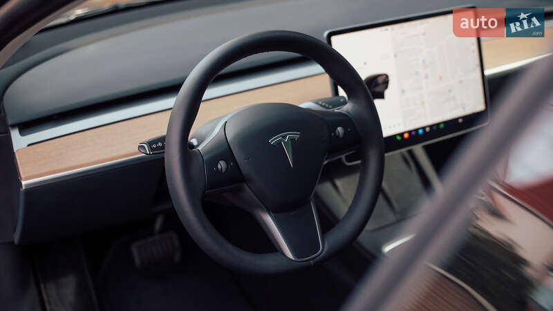 Седан Tesla Model 3 2022 в Чернівцях