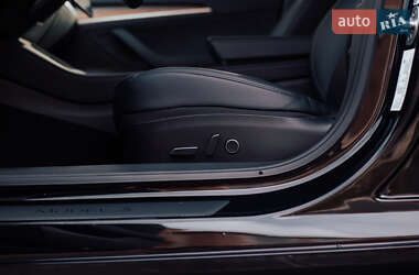Седан Tesla Model 3 2022 в Чернівцях