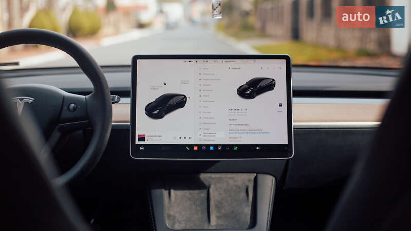 Седан Tesla Model 3 2022 в Чернівцях