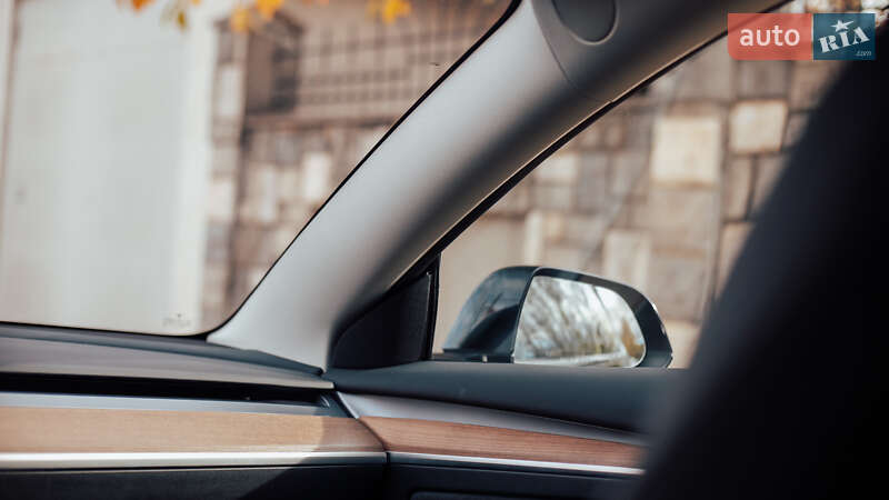 Седан Tesla Model 3 2022 в Чернівцях