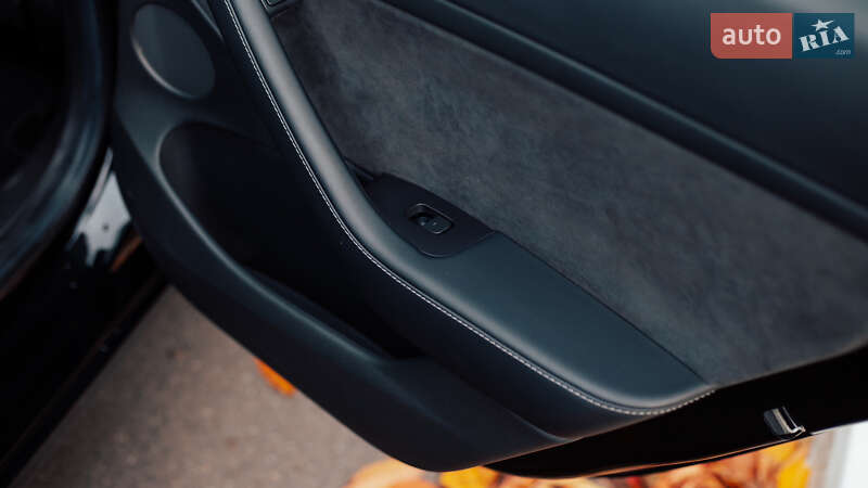 Седан Tesla Model 3 2022 в Чернівцях