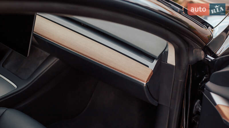 Седан Tesla Model 3 2022 в Чернівцях