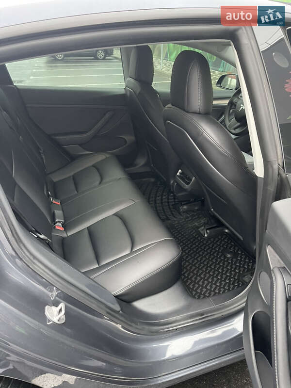 Седан Tesla Model 3 2021 в Киеве