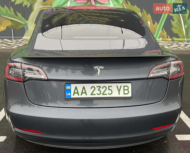 Седан Tesla Model 3 2021 в Киеве