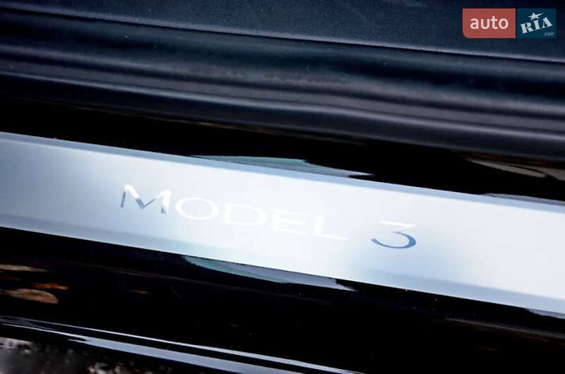 Седан Tesla Model 3 2019 в Киеве