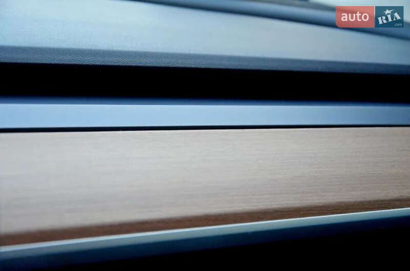 Седан Tesla Model 3 2019 в Киеве