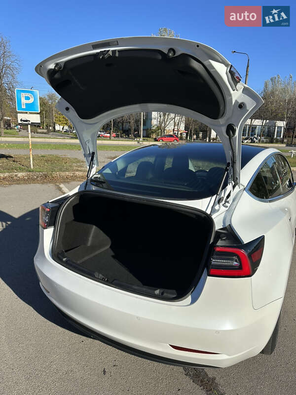Седан Tesla Model 3 2018 в Запорожье