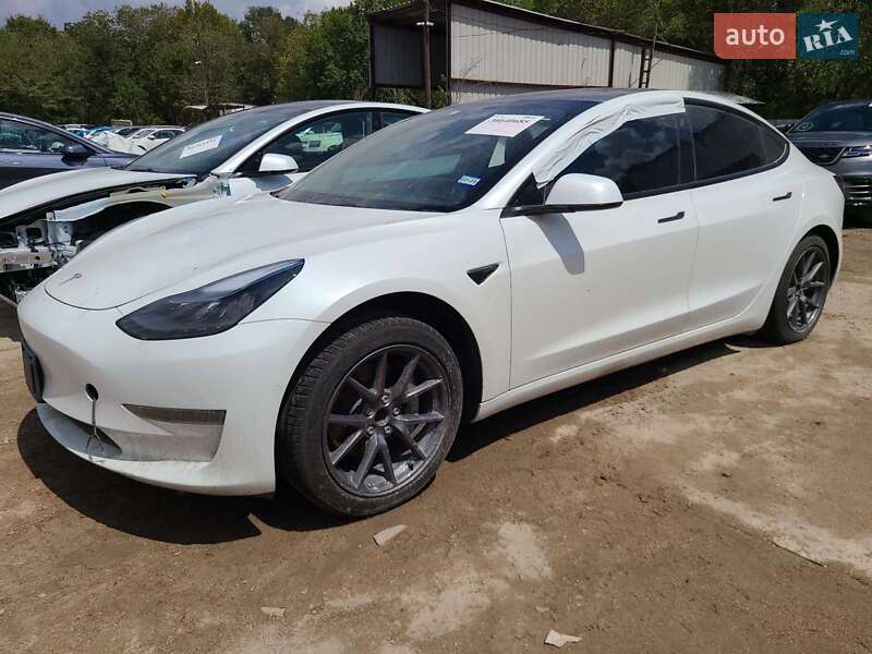 Седан Tesla Model 3 2021 в Львове