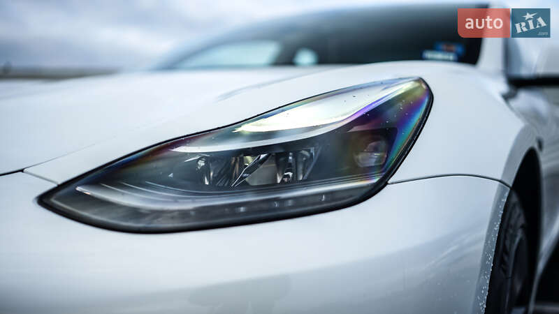 Седан Tesla Model 3 2022 в Львове