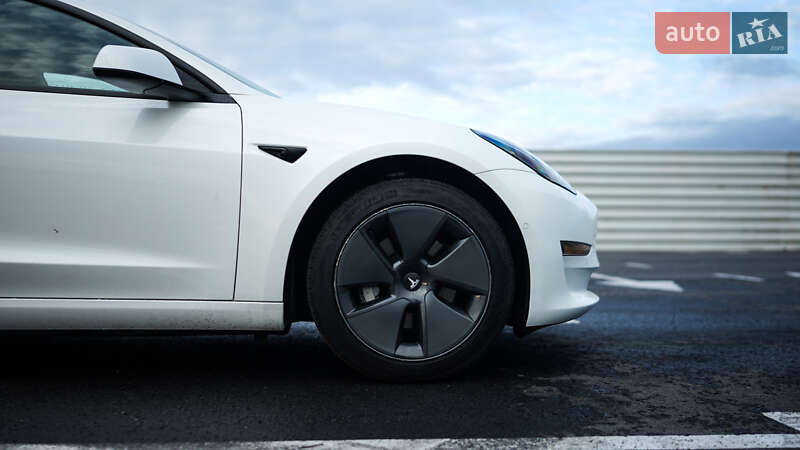 Седан Tesla Model 3 2022 в Львове