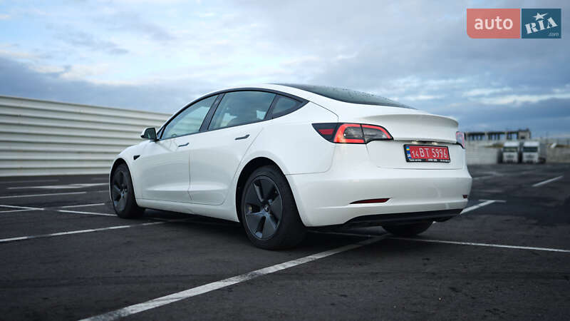 Седан Tesla Model 3 2022 в Львове