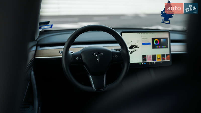 Седан Tesla Model 3 2022 в Львове