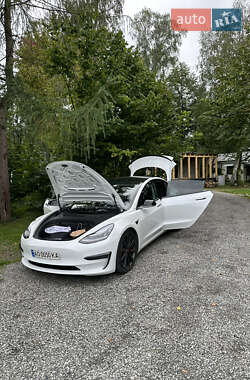 Седан Tesla Model 3 2020 в 