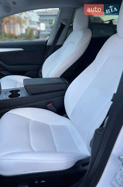 Седан Tesla Model 3 2022 в 