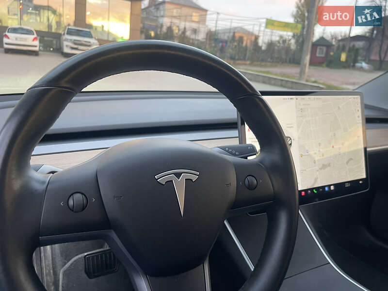 Седан Tesla Model 3 2019 в Киеве