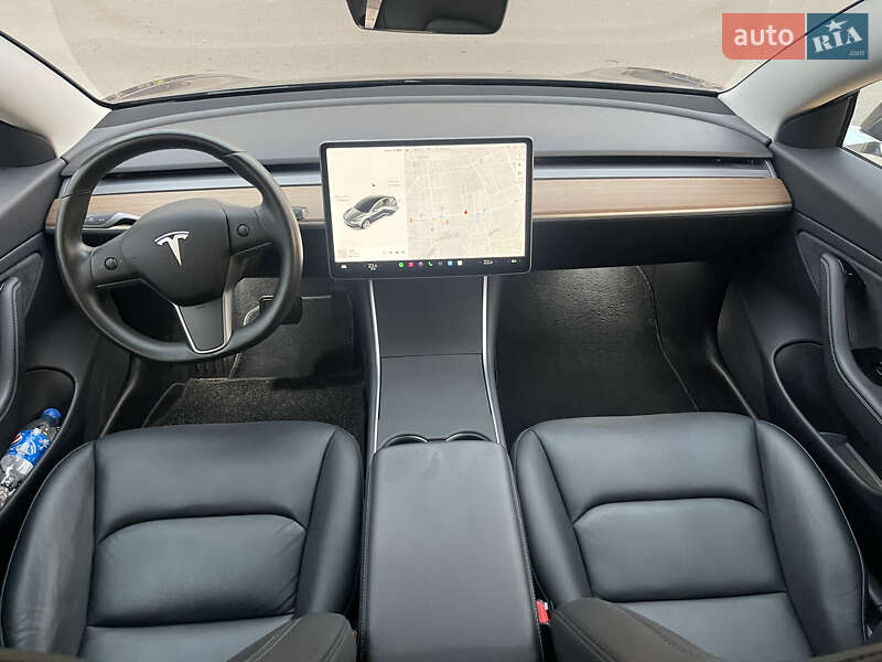 Седан Tesla Model 3 2019 в Киеве