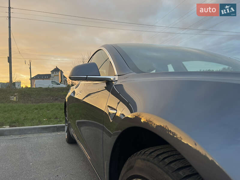 Седан Tesla Model 3 2019 в Киеве