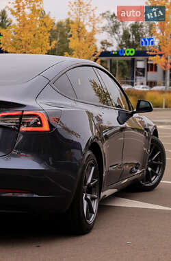 Седан Tesla Model 3 2022 в Києві
