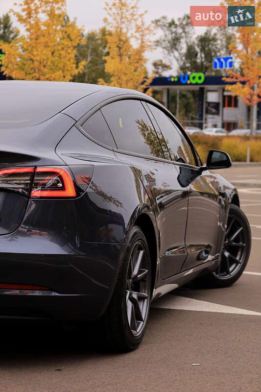 Седан Tesla Model 3 2022 в Киеве